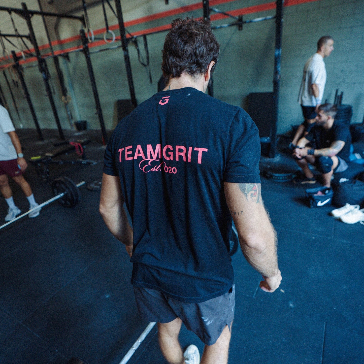 Camiseta Training Team GRIT Negra Rojo